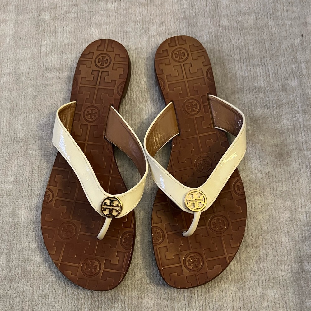 Tory Burch Cream Patent Leather Sandal Size 9